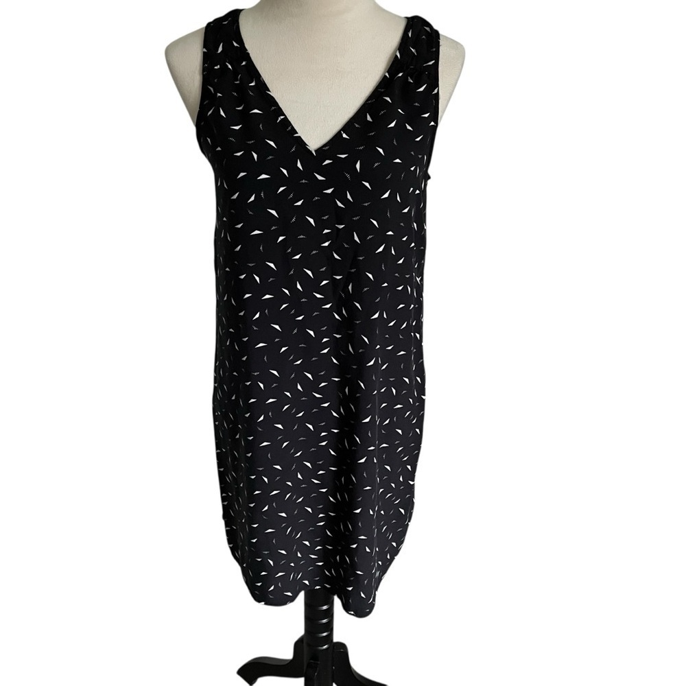 GAP Women’s Medium Dress Black and White Pullover
